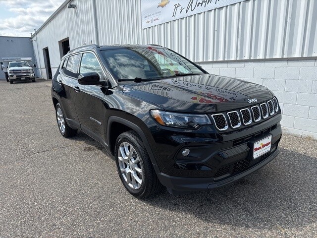 2023 Jeep Compass Latitude Lux photo 2