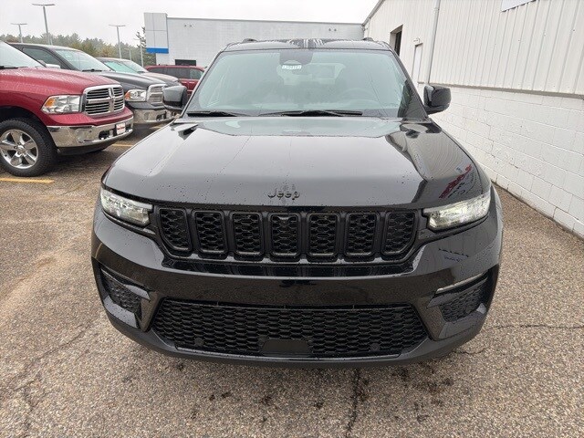 2025 Jeep Grand Cherokee Limited photo 2