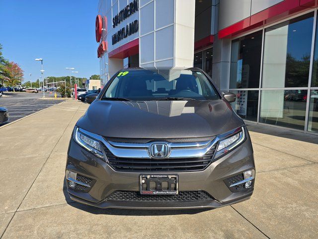 2019 Honda Odyssey Touring photo 2