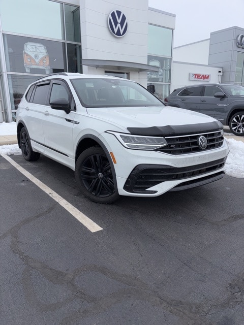 2022 Volkswagen Tiguan SE R-LINE BLACK's photo