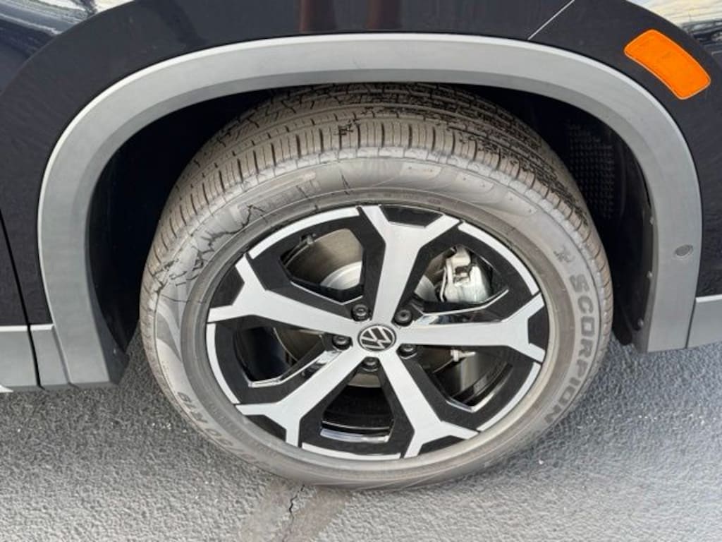 New 2026 Volkswagen Tiguan 2.0T SE SUV