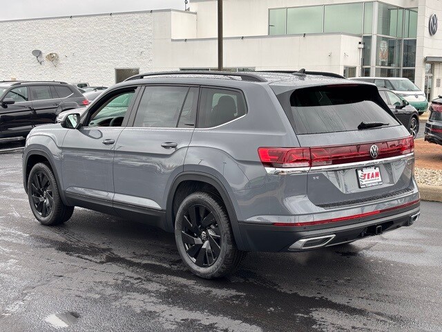 2026 Volkswagen Atlas SE Technology photo 2