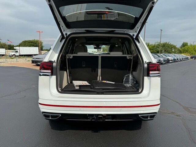 2026 Volkswagen Atlas SEL Premium R-Line photo 2