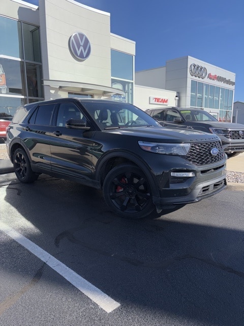 2022 Ford Explorer ST's photo