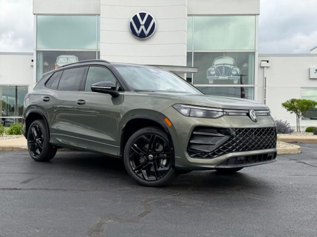 New 2026 Volkswagen Tiguan 2.0T SE R-Line Black SUV