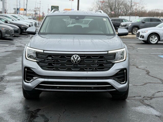 2026 Volkswagen Atlas SEL Premium R-Line photo 2