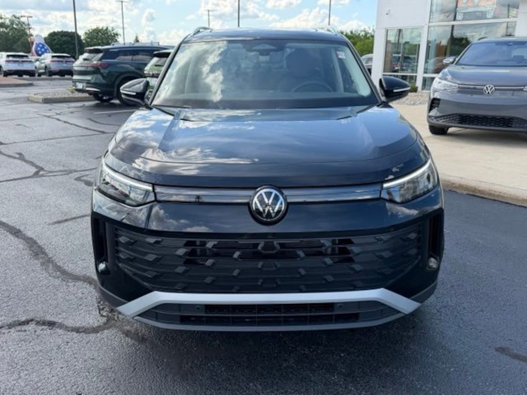 New 2026 Volkswagen Tiguan 2.0T SE SUV