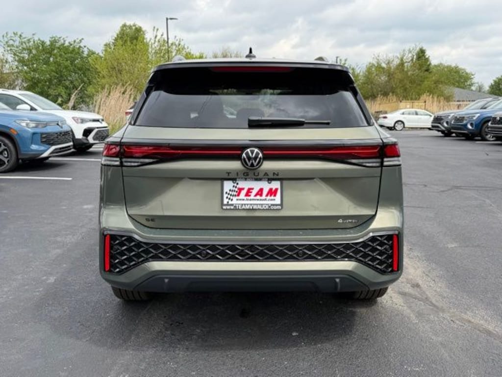 New 2026 Volkswagen Tiguan 2.0T SE R-Line Black SUV