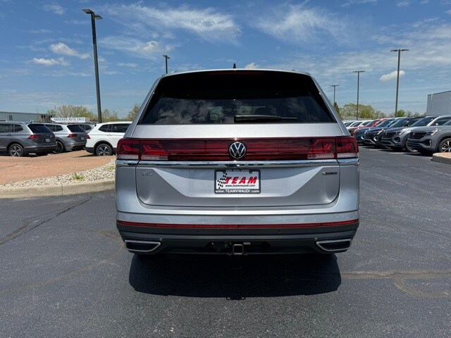 2025 Volkswagen Atlas SEL photo 4
