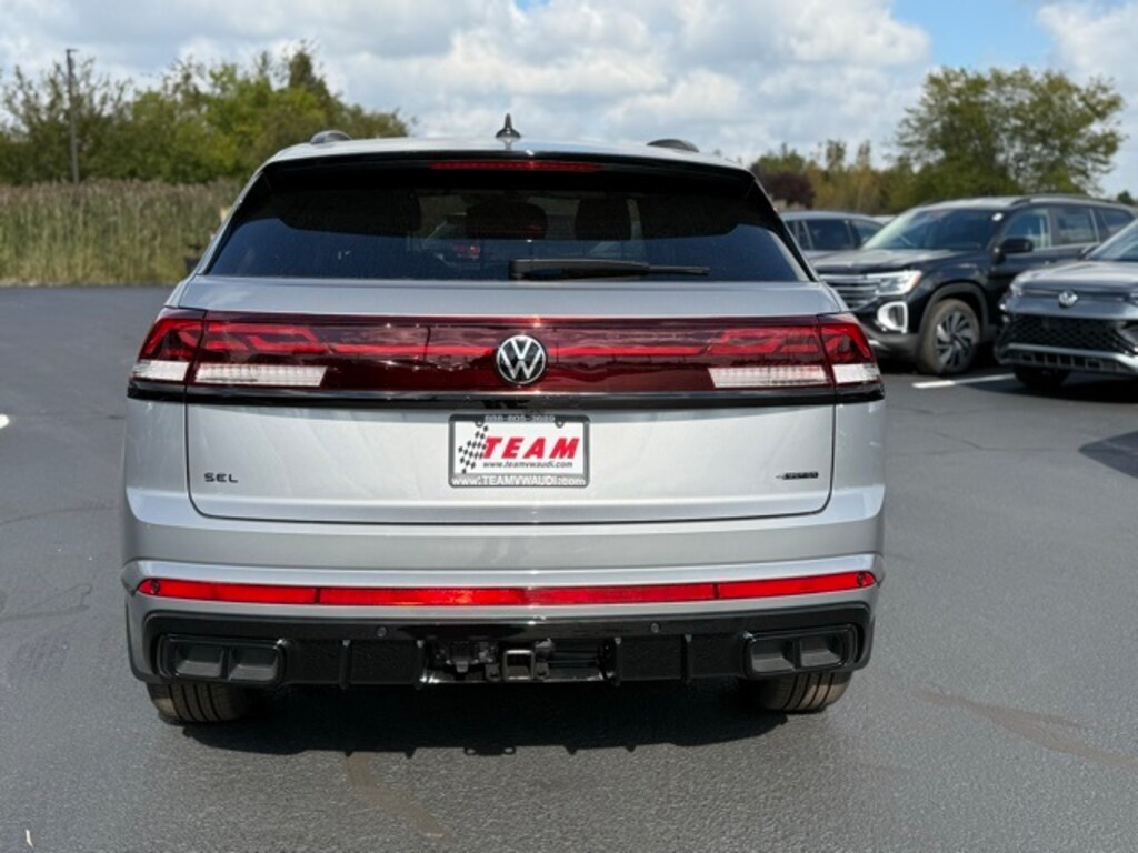 New 2026 Volkswagen Atlas Cross Sport 2.0T SEL R-Line Black SUV
