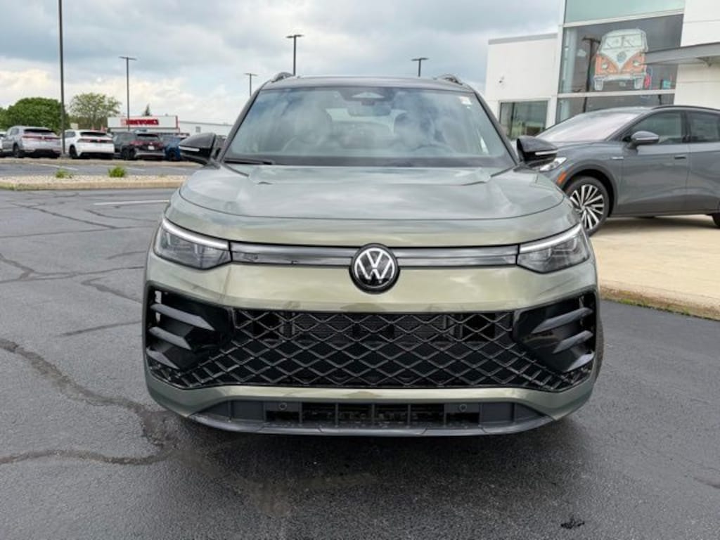New 2026 Volkswagen Tiguan 2.0T SE R-Line Black SUV