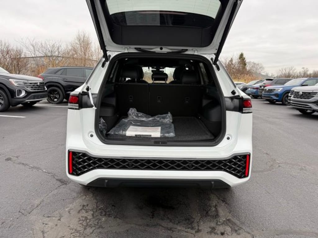 New 2026 Volkswagen Tiguan 2.0T SE R-Line Black SUV