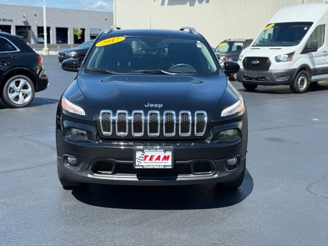 Used 2017 Jeep Cherokee Latitude with VIN 1C4PJMCB1HW600132 for sale in Merrillville, IN