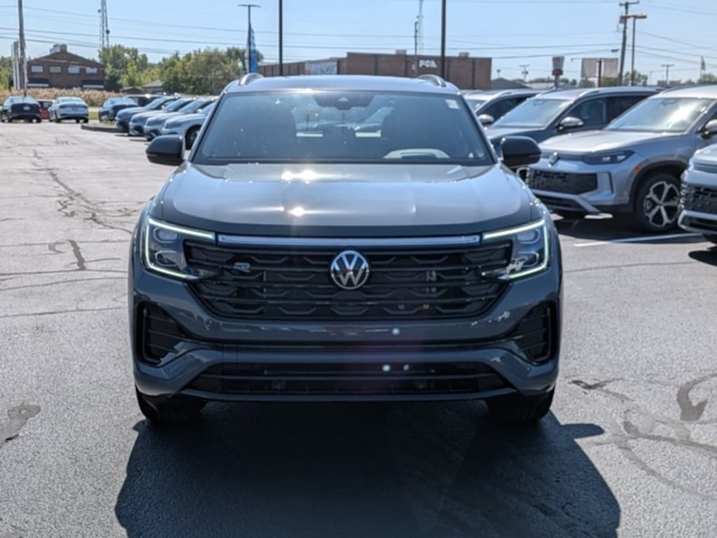 New 2026 Volkswagen Atlas Cross Sport 2.0T SEL R-Line Black SUV