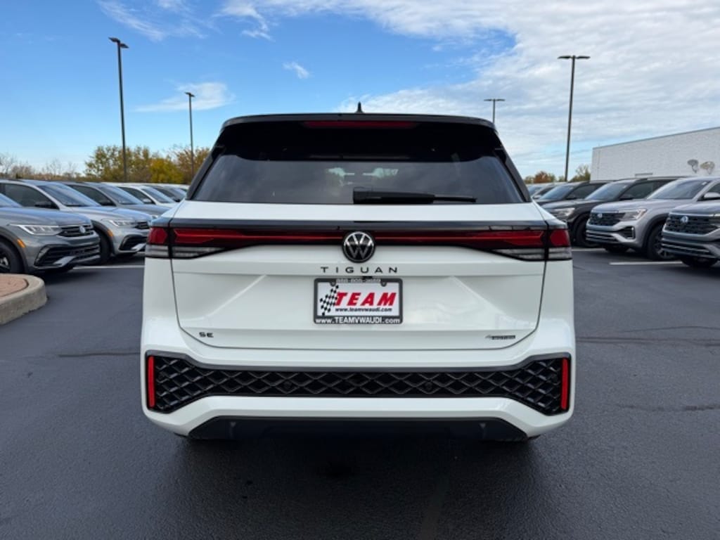 New 2026 Volkswagen Tiguan 2.0T SE R-Line Black SUV