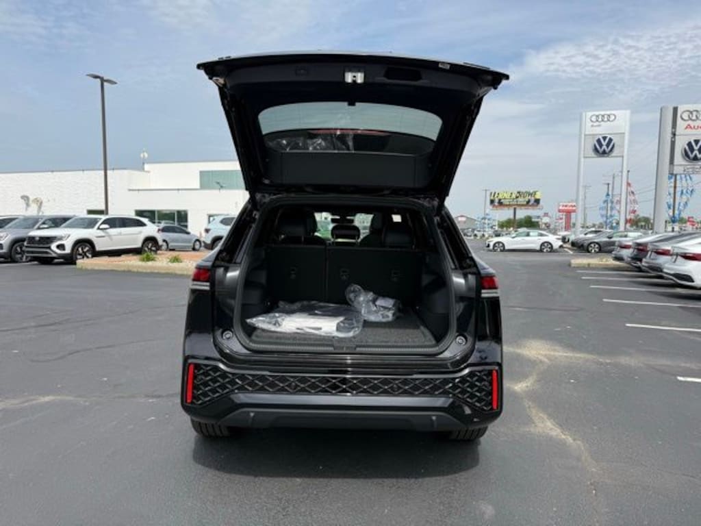 New 2026 Volkswagen Tiguan 2.0T SE R-Line Black SUV