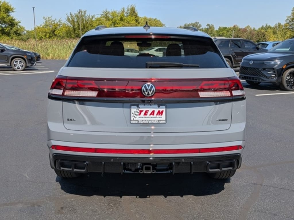 New 2026 Volkswagen Atlas Cross Sport 2.0T SEL R-Line Black SUV