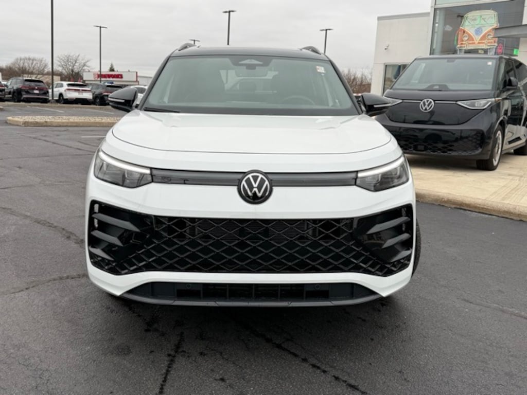 New 2026 Volkswagen Tiguan 2.0T SE R-Line Black SUV