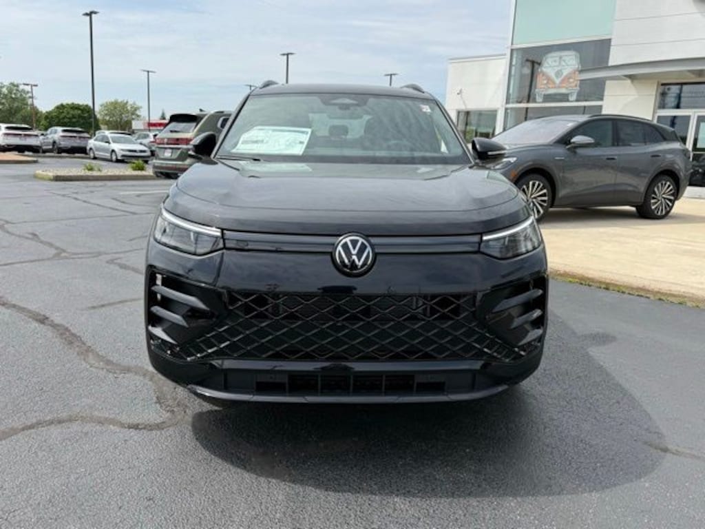 New 2026 Volkswagen Tiguan 2.0T SE R-Line Black SUV