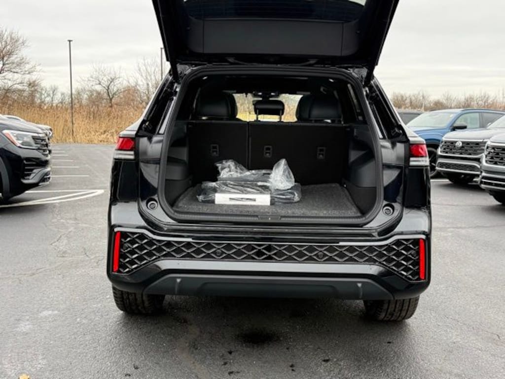 New 2026 Volkswagen Tiguan 2.0T SE R-Line Black SUV