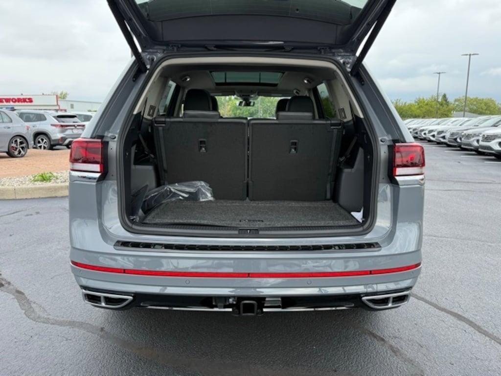 New 2026 Volkswagen Atlas 2.0T SEL Premium R-Line SUV