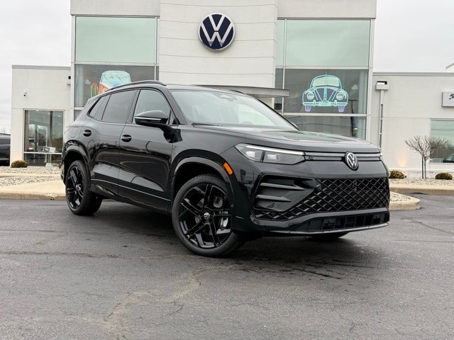 2026 Volkswagen Tiguan SE R-LINE BLACK's photo