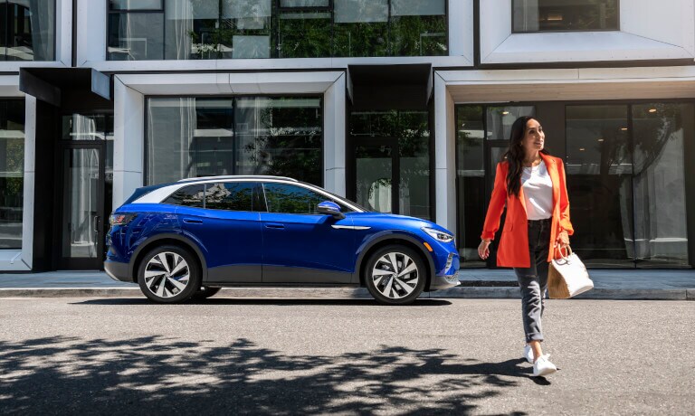 2022 VW ID.4 Exterior Side View In City With Woman
