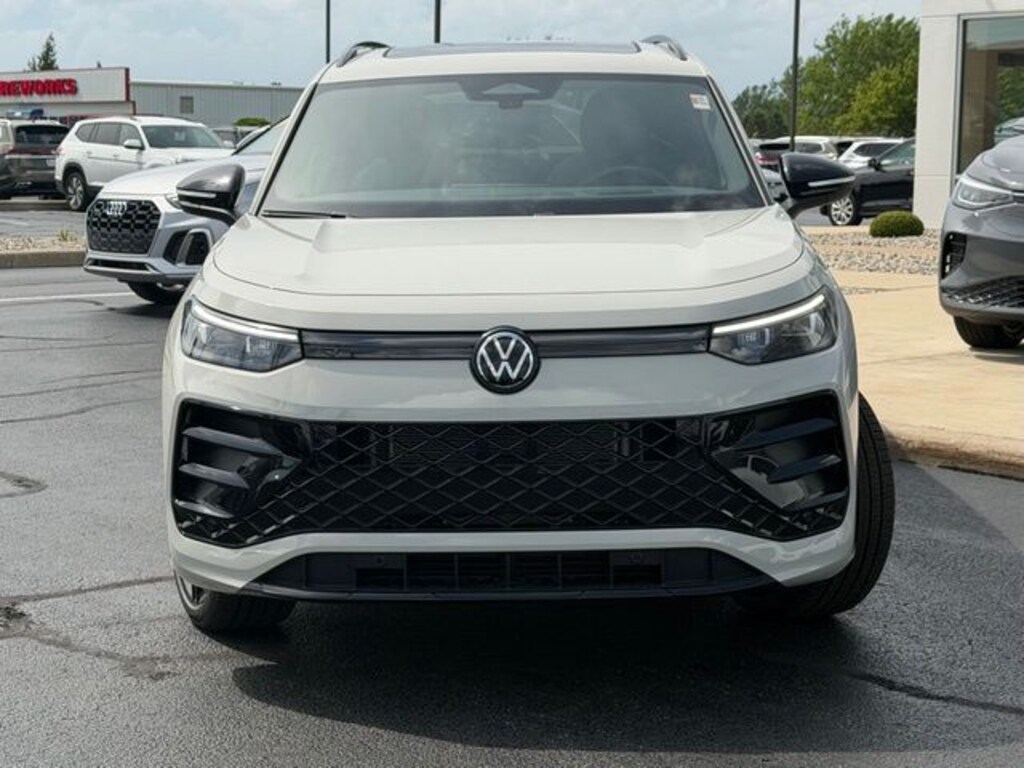 New 2026 Volkswagen Tiguan 2.0T SE R-Line Black SUV