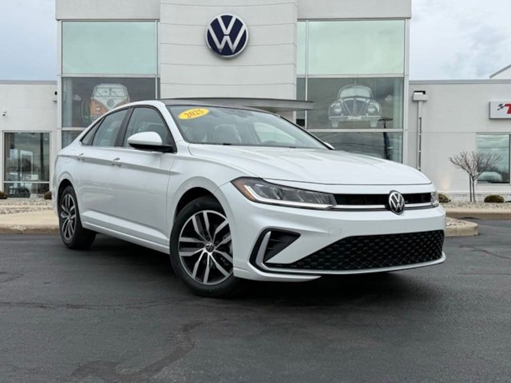 Used 2025 Volkswagen Jetta 1.5T SE Sedan