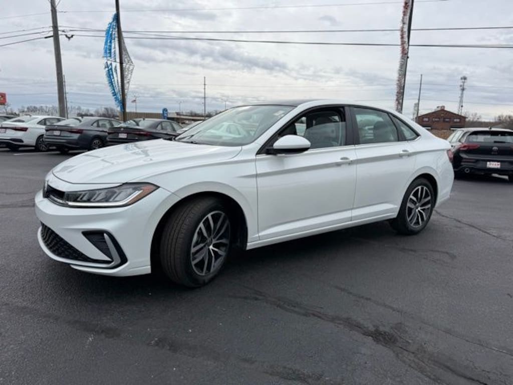 Used 2025 Volkswagen Jetta 1.5T SE Sedan