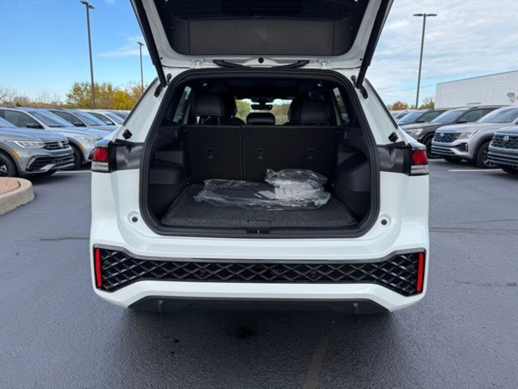 New 2026 Volkswagen Tiguan 2.0T SE R-Line Black SUV