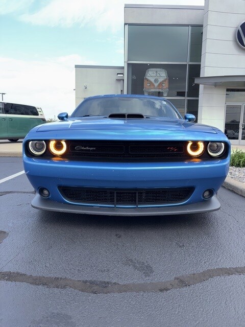 2015 Dodge Challenger R/T Scat Pack photo 2