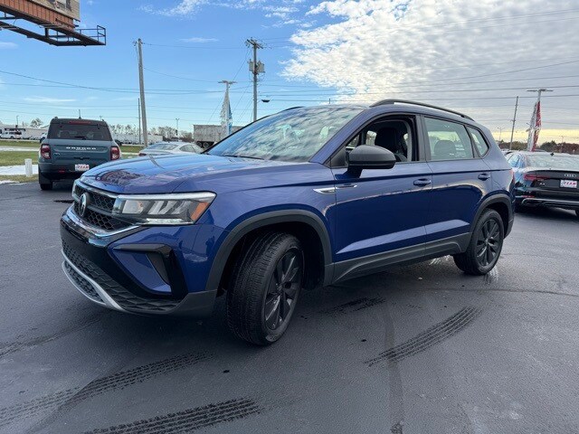 2022 Volkswagen Taos S photo 2