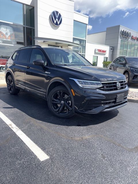 2023 Volkswagen Tiguan SE R-LINE BLACK