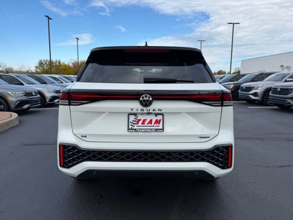 New 2026 Volkswagen Tiguan 2.0T SE R-Line Black SUV