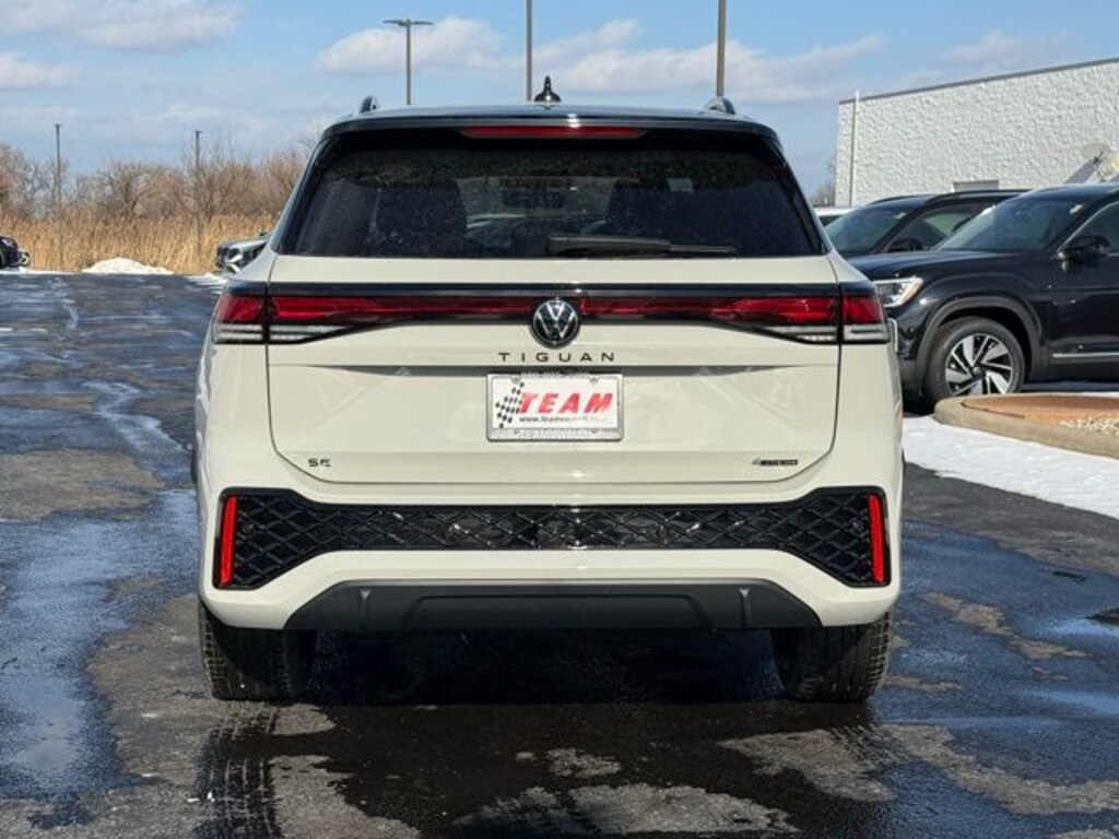 New 2026 Volkswagen Tiguan 2.0T SE R-Line Black SUV