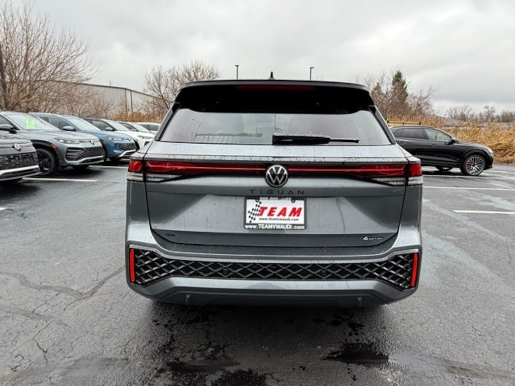 New 2026 Volkswagen Tiguan 2.0T SE R-Line Black SUV