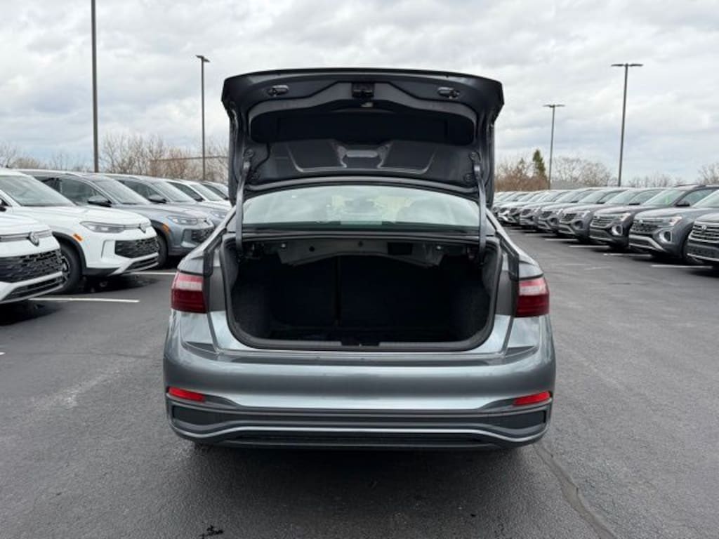 New 2026 Volkswagen Jetta 1.5T SE Sedan