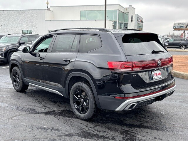 2026 Volkswagen Atlas Peak Edition SE photo 2