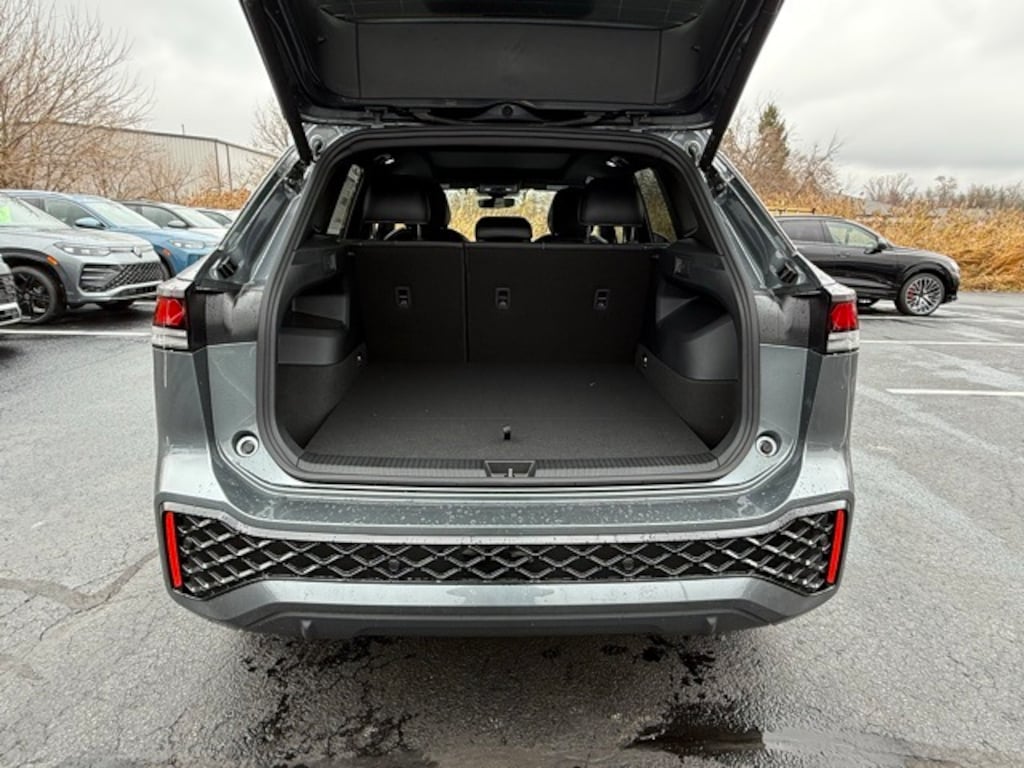 New 2026 Volkswagen Tiguan 2.0T SE R-Line Black SUV