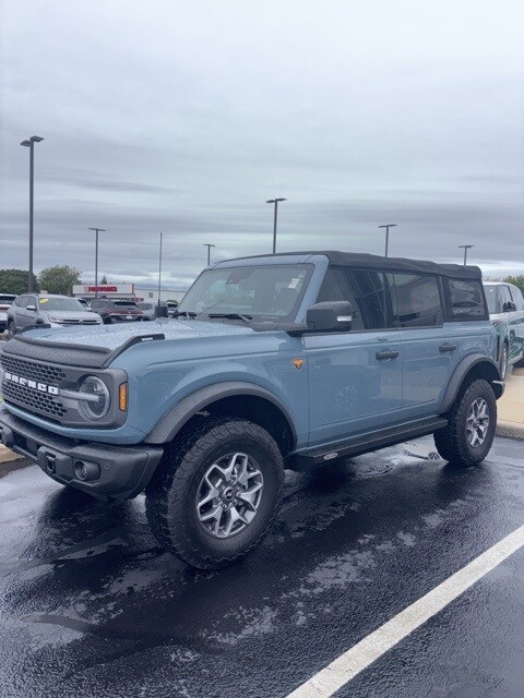 2022 Ford Bronco Badlands photo 2