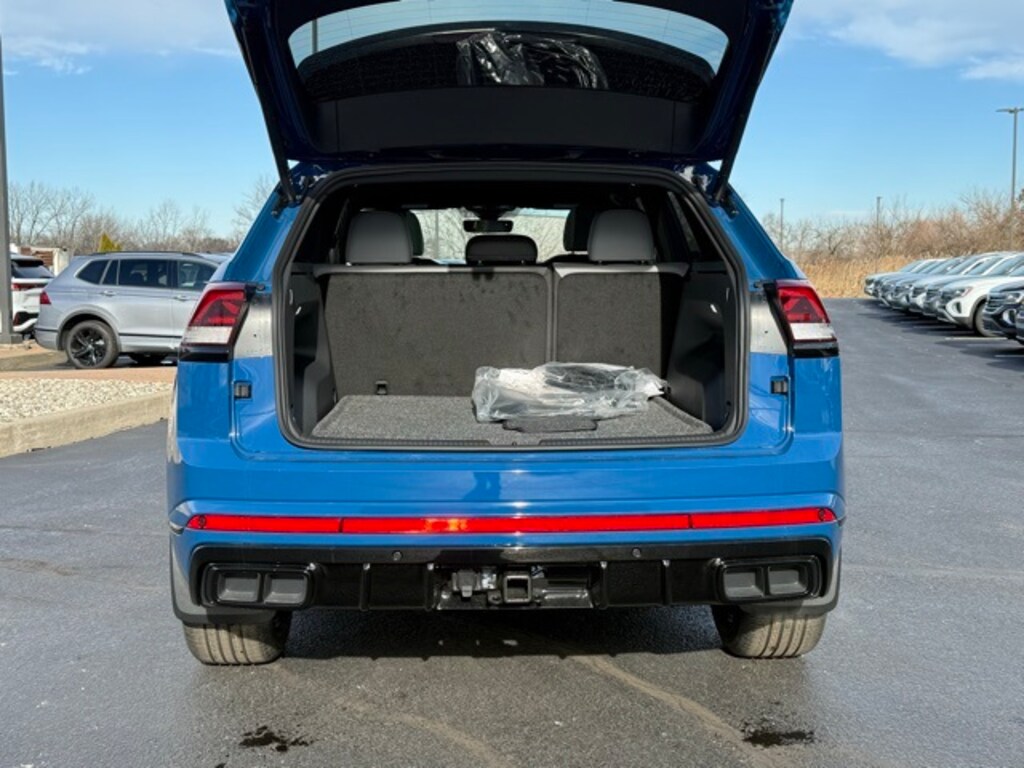 New 2026 Volkswagen Atlas Cross Sport 2.0T SEL R-Line Black SUV