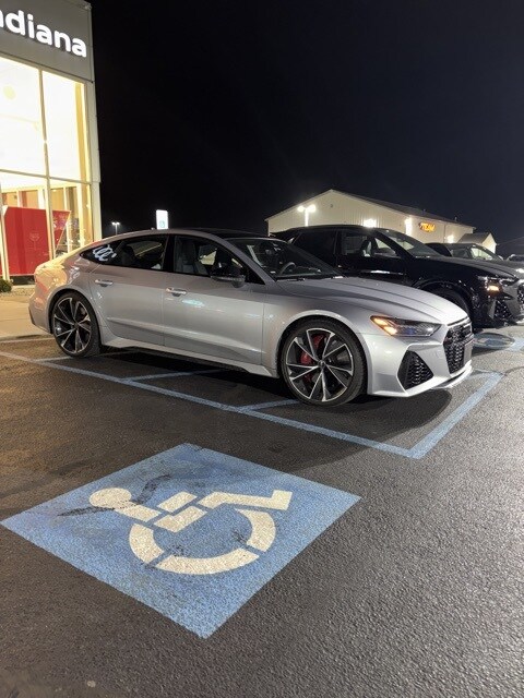 2022 Audi RS 7 Base photo 2