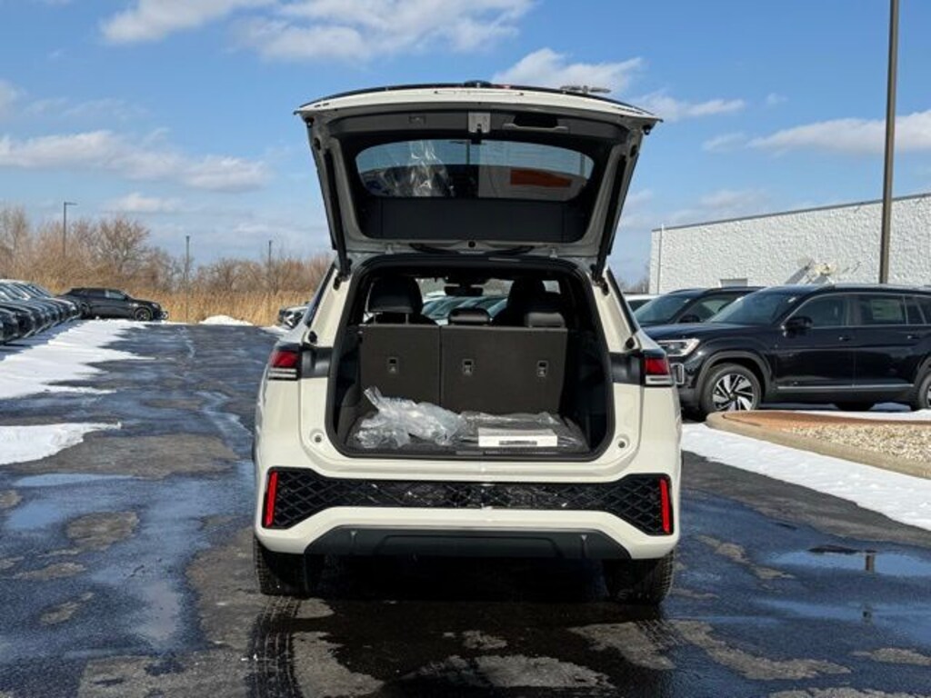 New 2026 Volkswagen Tiguan 2.0T SE R-Line Black SUV