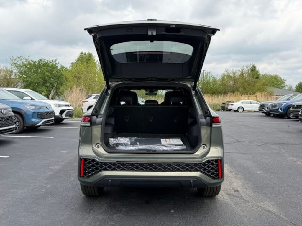 New 2026 Volkswagen Tiguan 2.0T SE R-Line Black SUV