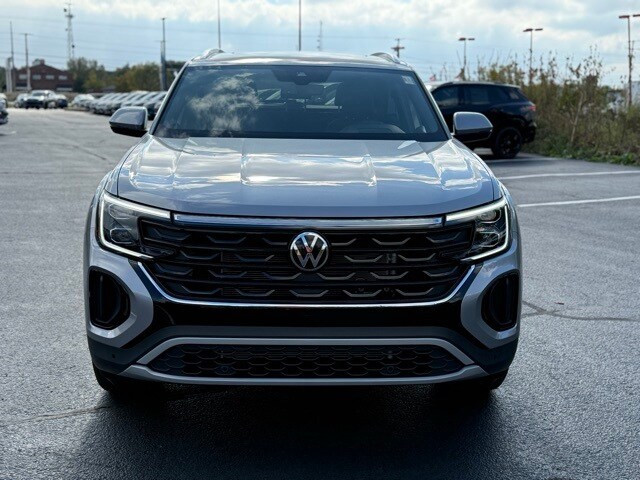 2026 Volkswagen Atlas Cross Sport SEL photo 2