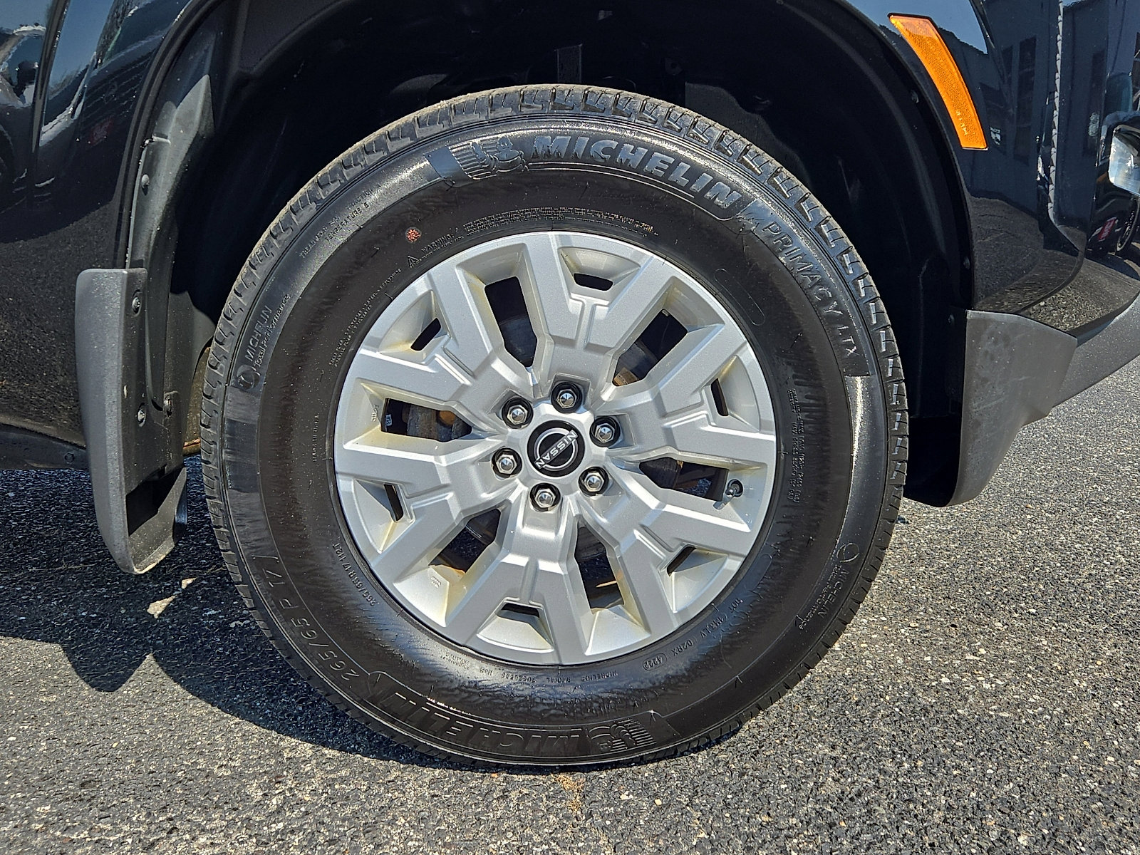 2023 Nissan Frontier SV photo 3