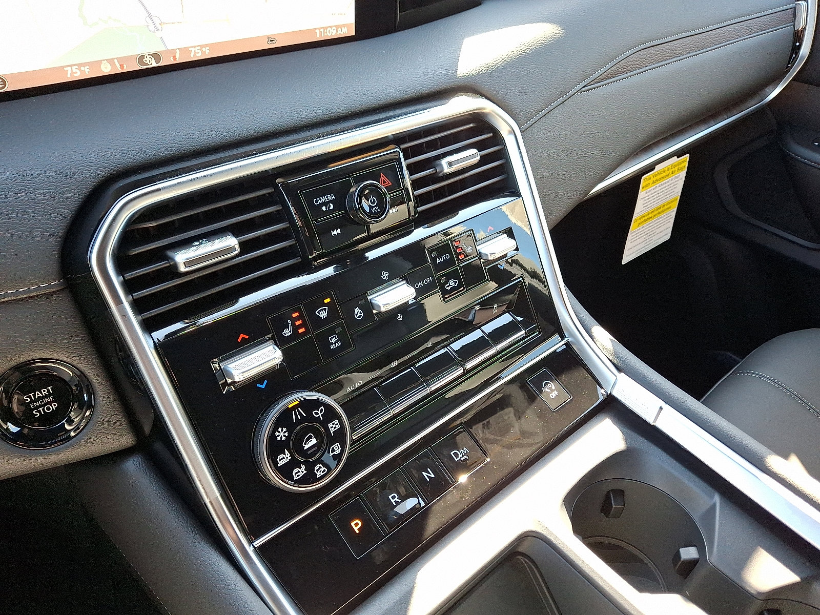 2025 Nissan Armada SL - Photo 8