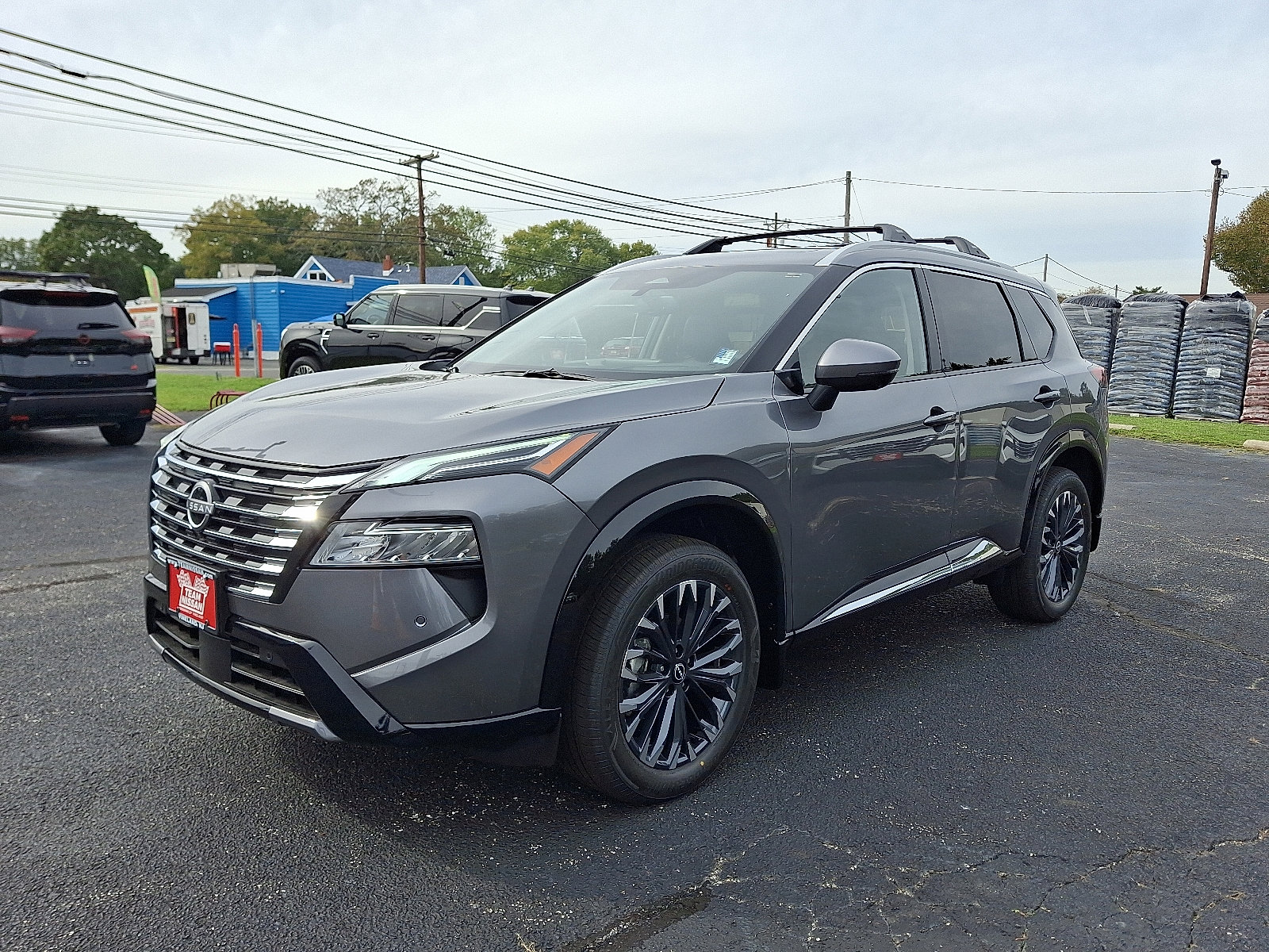 2026 Nissan Rogue Platinum photo 2