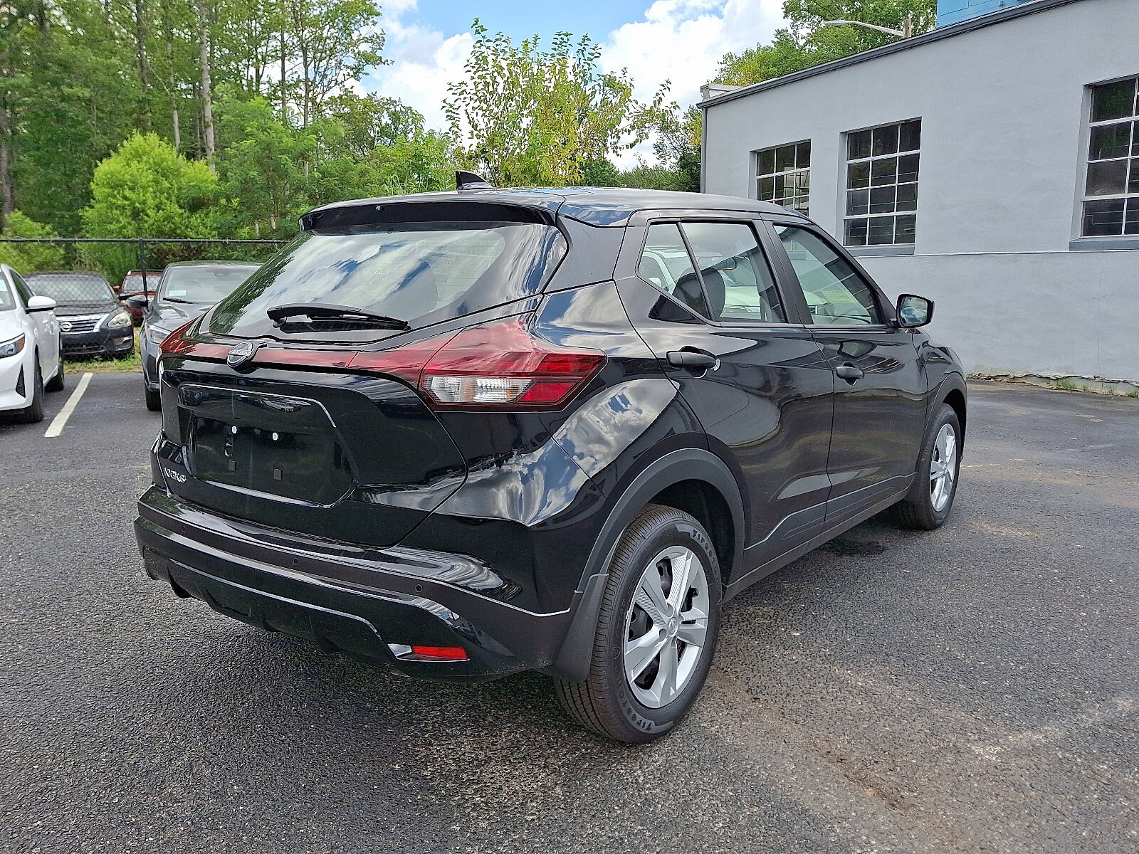 2025 Nissan Kicks Play S photo 3